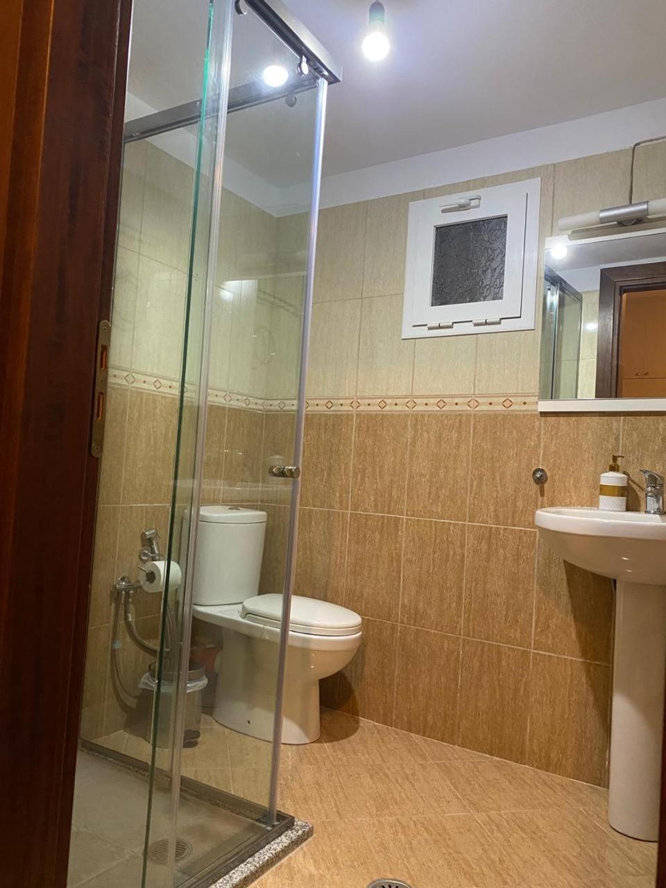Yiannis & Victoria Appartement Himarë
