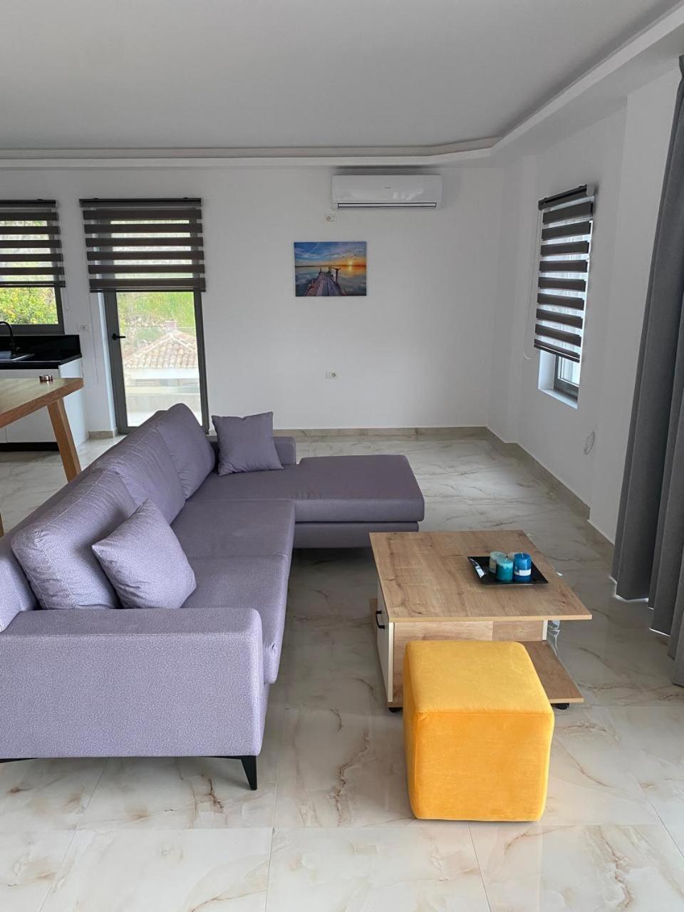 Yiannis & Victoria Appartement Himarë